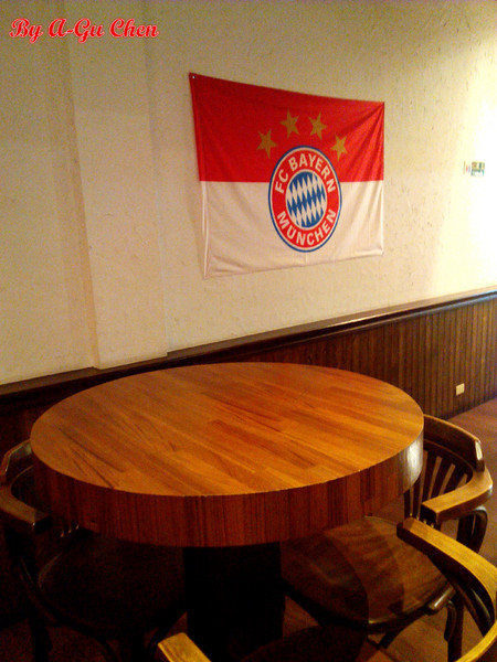 德斯啤鮮釀啤酒餐廳:【臺南Ω中西區】德斯啤鮮釀啤酒餐廳。在德式風格的餐廳裡品嘗德式料理、暢飲德國啤酒