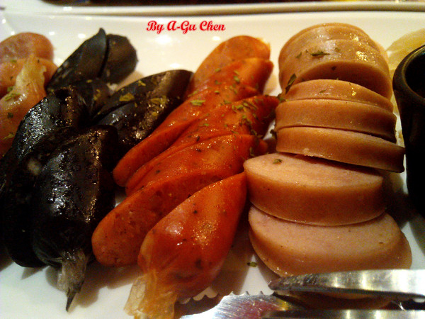 德斯啤鮮釀啤酒餐廳:【臺南Ω中西區】德斯啤鮮釀啤酒餐廳。在德式風格的餐廳裡品嘗德式料理、暢飲德國啤酒