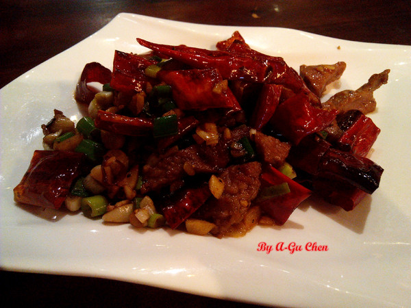 德斯啤鮮釀啤酒餐廳:【臺南Ω中西區】德斯啤鮮釀啤酒餐廳。在德式風格的餐廳裡品嘗德式料理、暢飲德國啤酒