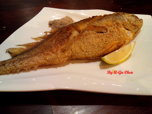 德斯啤鮮釀啤酒餐廳:【臺南Ω中西區】德斯啤鮮釀啤酒餐廳。在德式風格的餐廳裡品嘗德式料理、暢飲德國啤酒