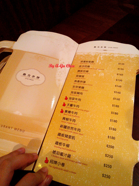 德斯啤鮮釀啤酒餐廳:【臺南Ω中西區】德斯啤鮮釀啤酒餐廳。在德式風格的餐廳裡品嘗德式料理、暢飲德國啤酒