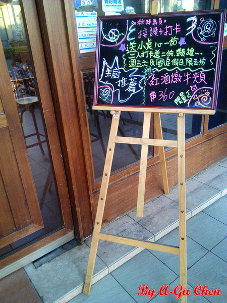 德斯啤鮮釀啤酒餐廳:【臺南Ω中西區】德斯啤鮮釀啤酒餐廳。在德式風格的餐廳裡品嘗德式料理、暢飲德國啤酒