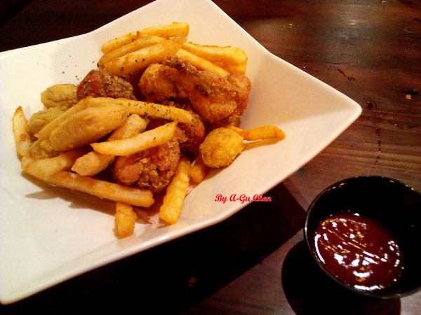 德斯啤鮮釀啤酒餐廳:【臺南Ω中西區】德斯啤鮮釀啤酒餐廳。在德式風格的餐廳裡品嘗德式料理、暢飲德國啤酒