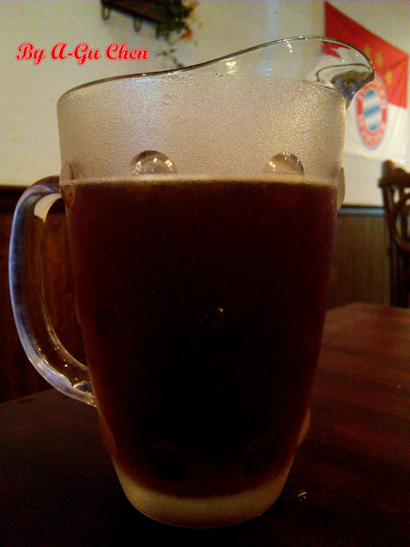 德斯啤鮮釀啤酒餐廳:【臺南Ω中西區】德斯啤鮮釀啤酒餐廳。在德式風格的餐廳裡品嘗德式料理、暢飲德國啤酒