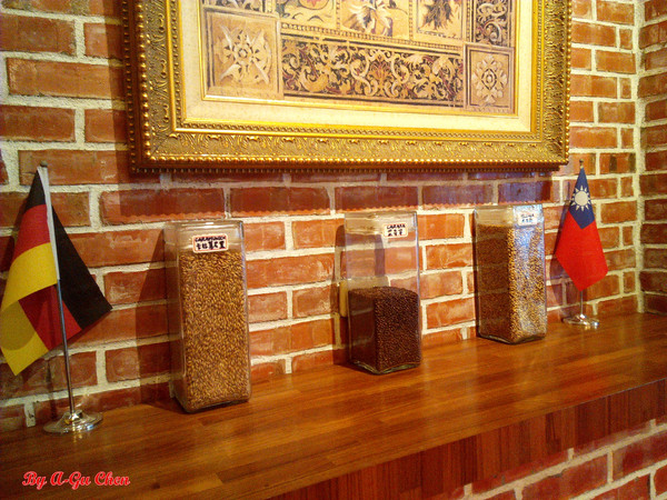 德斯啤鮮釀啤酒餐廳:【臺南Ω中西區】德斯啤鮮釀啤酒餐廳。在德式風格的餐廳裡品嘗德式料理、暢飲德國啤酒