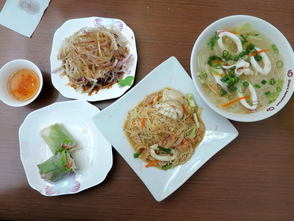 喬英河粉鳝魚花枝麵:喬英河粉鳝魚花枝麵