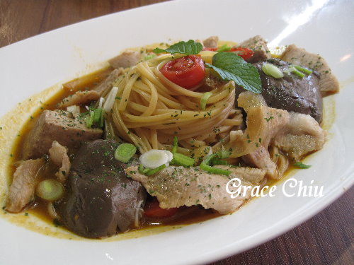 麻辣紅袍松阪豬細扁麵~曼朵拉義式料理(敦北店)~松山區義大利麵%2F松山區披薩%2F台北市包場餐廳