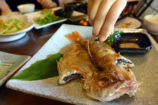 野宴食堂：(胖樺食記)新北石碇必吃美食，深山也有新鮮海產可品嘗「野宴食堂」