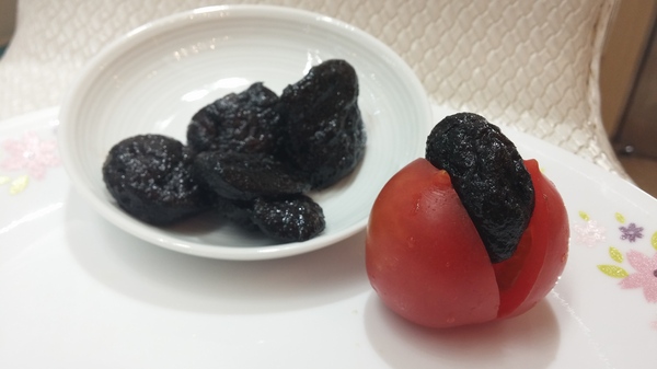 麻古茶坊(台南民族總店)：（台南。中西區美食）『麻古茶坊（台南民族店）』可以看到果肉漂浮的“鮮果茶飲”，果汁和茶類的絕妙融合，每一口都是水果的鮮甜，茶類的清香！