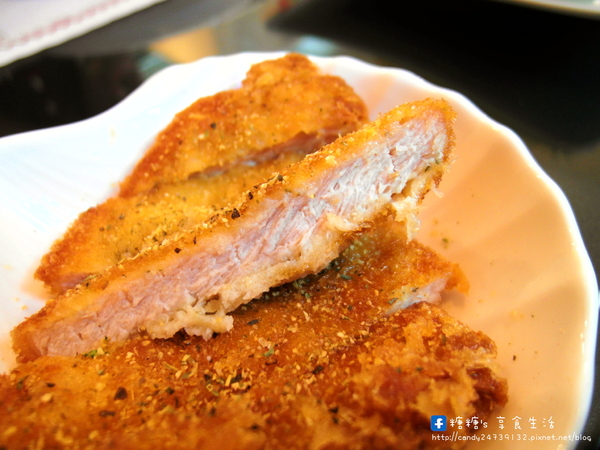 嗑咖哩：〖彰化│美食〗嗑咖哩 ❤ 使用新鮮蔬果及天然香料手工熬煮的咖哩醬~滋味香濃，無添加化學添加物，還有獨家自製的鳥巢麵，層次豐富，搭配咖哩醬一級棒!!