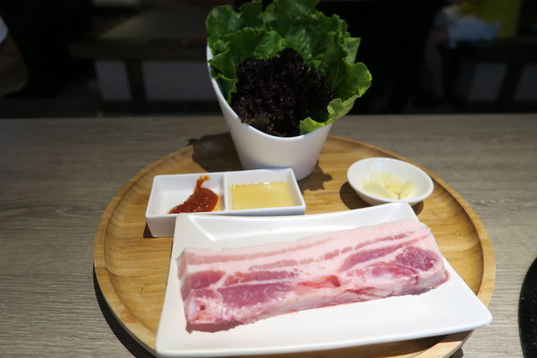 韓式豬五花.綜合生菜.醬料