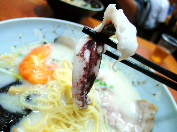味一番拉麵:〖台中│美食〗味一番拉麵 ❤ 隱藏版平價拉麵!!每每一開店,就吸引大量人潮前來排隊購買!!不只是拉麵、蓋飯也好吃!!