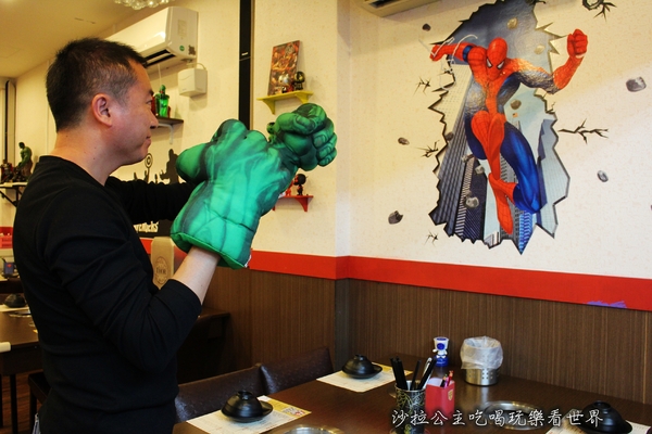好客涮涮鍋英雄主題餐廳：蝙蝠俠陪我吃火鍋『好客涮涮鍋英雄主題餐廳』南機場夜市火鍋