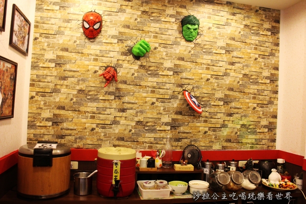 好客涮涮鍋英雄主題餐廳：蝙蝠俠陪我吃火鍋『好客涮涮鍋英雄主題餐廳』南機場夜市火鍋