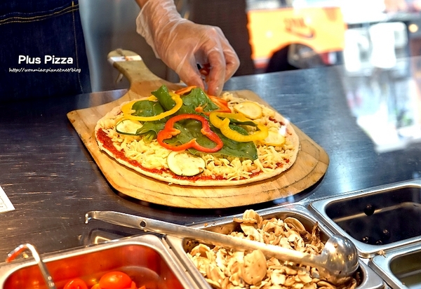 Plus Pizza:【公館美食/歌手梁靜茹開的店】創做出屬於自己獨一無二的美味披薩!! ✿✿ Plus Pizza ✿✿ (菜單)