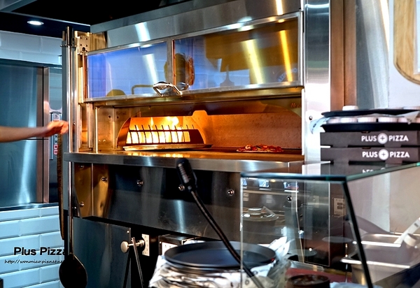 Plus Pizza:【公館美食/歌手梁靜茹開的店】創做出屬於自己獨一無二的美味披薩!! ✿✿ Plus Pizza ✿✿ (菜單)