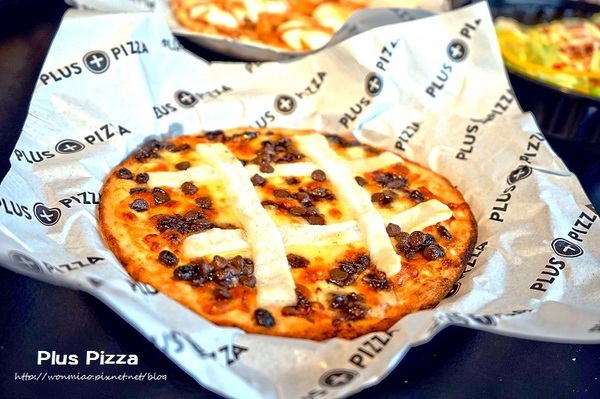 Plus Pizza:【公館美食/歌手梁靜茹開的店】創做出屬於自己獨一無二的美味披薩!! ✿✿ Plus Pizza ✿✿ (菜單)