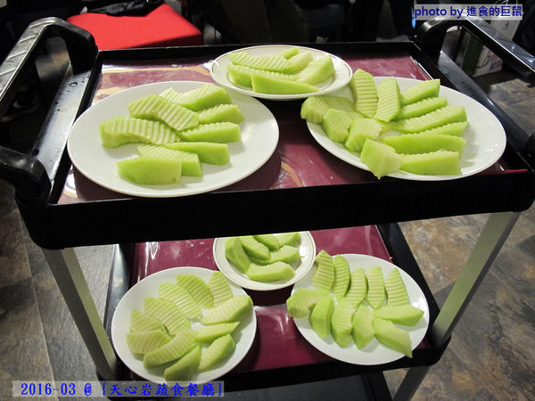 天心岩蔬食餐廳:(台南。南區美食)『天心岩蔬食餐廳』精緻不凡的蔬食吃到飽。用獨出心裁的料理手法,顛覆您對素食的刻板印象!一起來健康吃蔬食,開心享受美食饗宴吧~