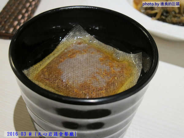 天心岩蔬食餐廳:(台南。南區美食)『天心岩蔬食餐廳』精緻不凡的蔬食吃到飽。用獨出心裁的料理手法,顛覆您對素食的刻板印象!一起來健康吃蔬食,開心享受美食饗宴吧~