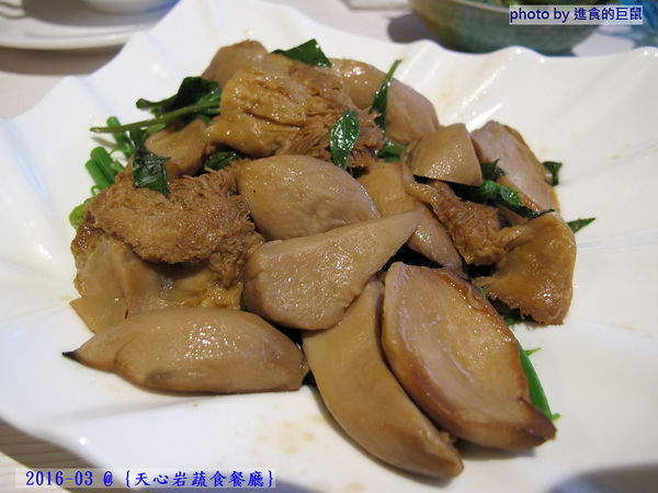 天心岩蔬食餐廳:(台南。南區美食)『天心岩蔬食餐廳』精緻不凡的蔬食吃到飽。用獨出心裁的料理手法,顛覆您對素食的刻板印象!一起來健康吃蔬食,開心享受美食饗宴吧~