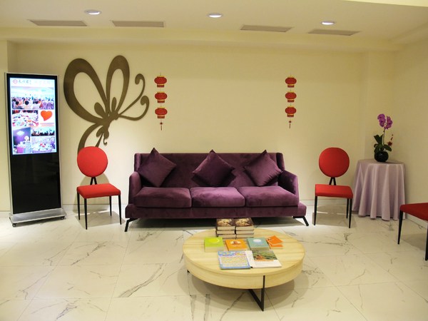 天心岩蔬食餐廳:(台南。南區美食)『天心岩蔬食餐廳』精緻不凡的蔬食吃到飽。用獨出心裁的料理手法,顛覆您對素食的刻板印象!一起來健康吃蔬食,開心享受美食饗宴吧~