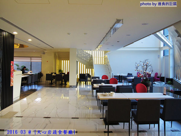 天心岩蔬食餐廳:(台南。南區美食)『天心岩蔬食餐廳』精緻不凡的蔬食吃到飽。用獨出心裁的料理手法,顛覆您對素食的刻板印象!一起來健康吃蔬食,開心享受美食饗宴吧~