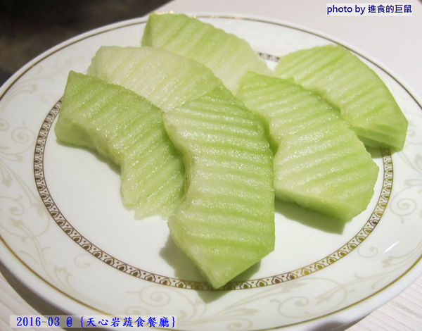 天心岩蔬食餐廳:(台南。南區美食)『天心岩蔬食餐廳』精緻不凡的蔬食吃到飽。用獨出心裁的料理手法,顛覆您對素食的刻板印象!一起來健康吃蔬食,開心享受美食饗宴吧~