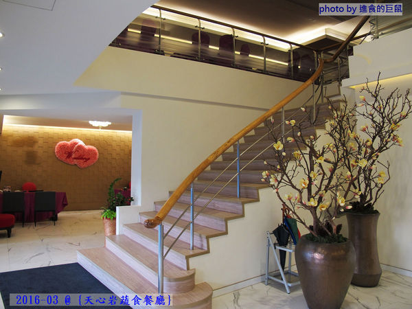 天心岩蔬食餐廳:(台南。南區美食)『天心岩蔬食餐廳』精緻不凡的蔬食吃到飽。用獨出心裁的料理手法,顛覆您對素食的刻板印象!一起來健康吃蔬食,開心享受美食饗宴吧~