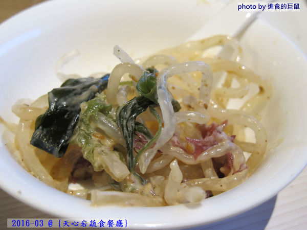 天心岩蔬食餐廳:(台南。南區美食)『天心岩蔬食餐廳』精緻不凡的蔬食吃到飽。用獨出心裁的料理手法,顛覆您對素食的刻板印象!一起來健康吃蔬食,開心享受美食饗宴吧~