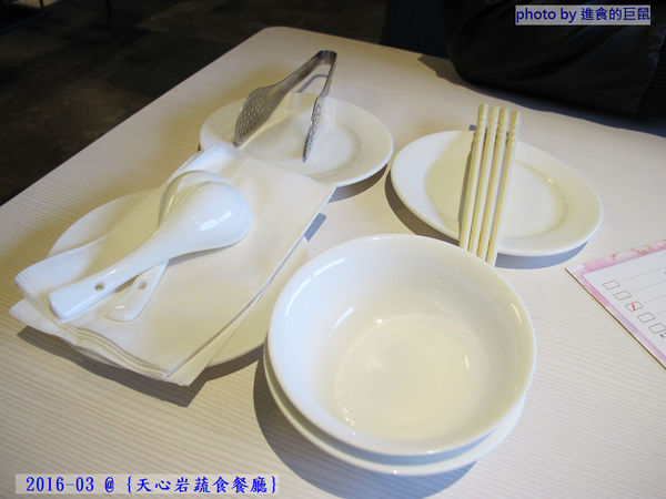 天心岩蔬食餐廳:(台南。南區美食)『天心岩蔬食餐廳』精緻不凡的蔬食吃到飽。用獨出心裁的料理手法,顛覆您對素食的刻板印象!一起來健康吃蔬食,開心享受美食饗宴吧~