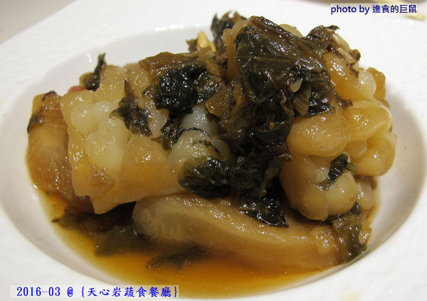 天心岩蔬食餐廳:(台南。南區美食)『天心岩蔬食餐廳』精緻不凡的蔬食吃到飽。用獨出心裁的料理手法,顛覆您對素食的刻板印象!一起來健康吃蔬食,開心享受美食饗宴吧~