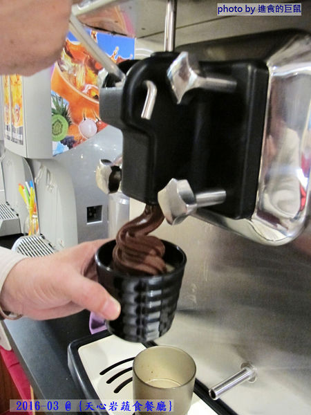 天心岩蔬食餐廳:(台南。南區美食)『天心岩蔬食餐廳』精緻不凡的蔬食吃到飽。用獨出心裁的料理手法,顛覆您對素食的刻板印象!一起來健康吃蔬食,開心享受美食饗宴吧~