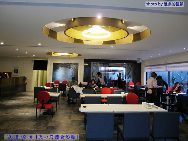 天心岩蔬食餐廳:(台南。南區美食)『天心岩蔬食餐廳』精緻不凡的蔬食吃到飽。用獨出心裁的料理手法,顛覆您對素食的刻板印象!一起來健康吃蔬食,開心享受美食饗宴吧~