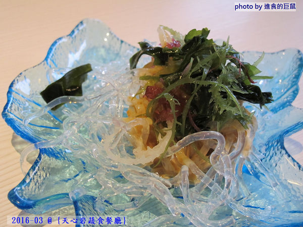 天心岩蔬食餐廳:(台南。南區美食)『天心岩蔬食餐廳』精緻不凡的蔬食吃到飽。用獨出心裁的料理手法,顛覆您對素食的刻板印象!一起來健康吃蔬食,開心享受美食饗宴吧~