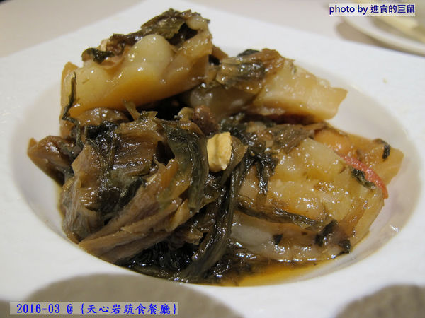 天心岩蔬食餐廳:(台南。南區美食)『天心岩蔬食餐廳』精緻不凡的蔬食吃到飽。用獨出心裁的料理手法,顛覆您對素食的刻板印象!一起來健康吃蔬食,開心享受美食饗宴吧~