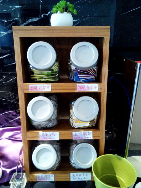 天心岩蔬食餐廳：☆口碑券No.6☆【南區】天心岩蔬食餐廳。多元、健康、美味，連葷食者也讚不絕口的素食吃到飽餐廳