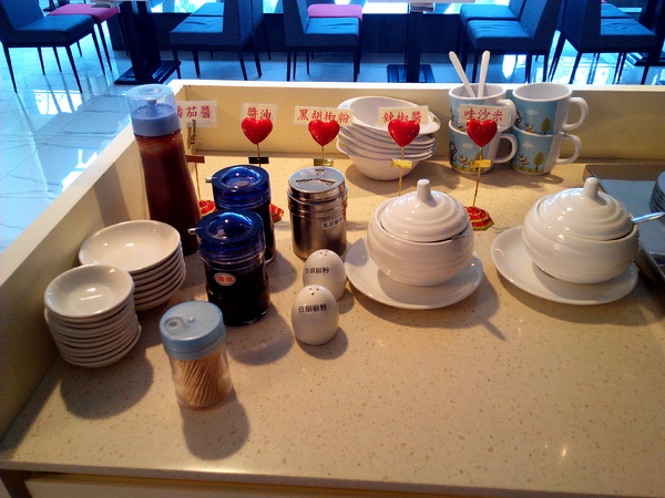 天心岩蔬食餐廳：☆口碑券No.6☆【南區】天心岩蔬食餐廳。多元、健康、美味，連葷食者也讚不絕口的素食吃到飽餐廳