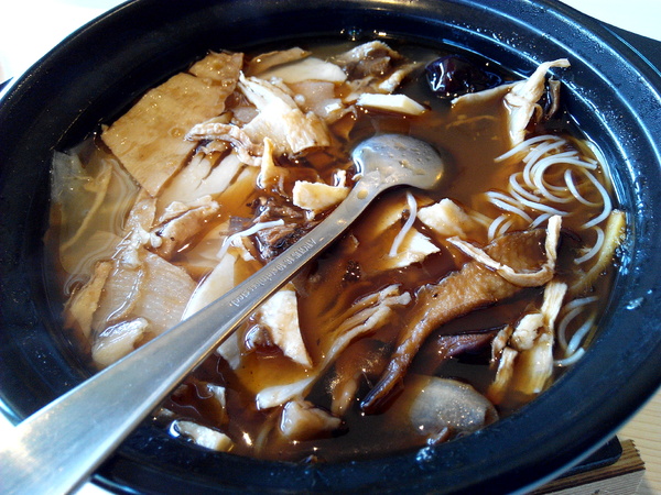 天心岩蔬食餐廳：☆口碑券No.6☆【南區】天心岩蔬食餐廳。多元、健康、美味，連葷食者也讚不絕口的素食吃到飽餐廳