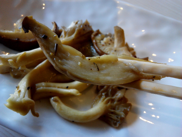 天心岩蔬食餐廳：☆口碑券No.6☆【南區】天心岩蔬食餐廳。多元、健康、美味，連葷食者也讚不絕口的素食吃到飽餐廳