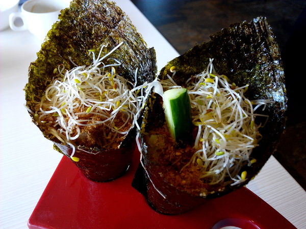 天心岩蔬食餐廳：☆口碑券No.6☆【南區】天心岩蔬食餐廳。多元、健康、美味，連葷食者也讚不絕口的素食吃到飽餐廳