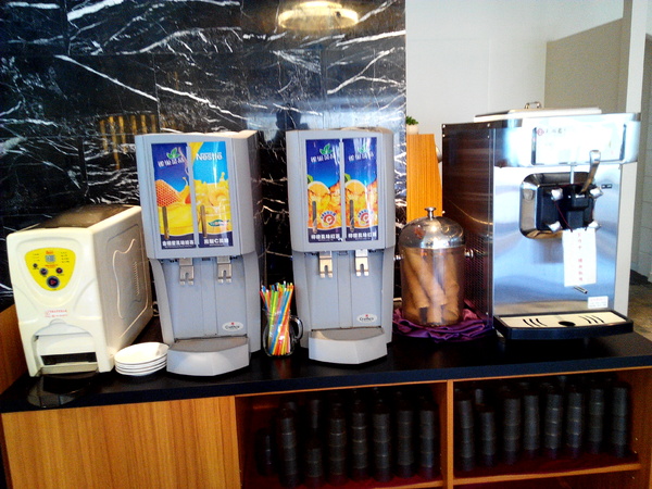 天心岩蔬食餐廳：☆口碑券No.6☆【南區】天心岩蔬食餐廳。多元、健康、美味，連葷食者也讚不絕口的素食吃到飽餐廳