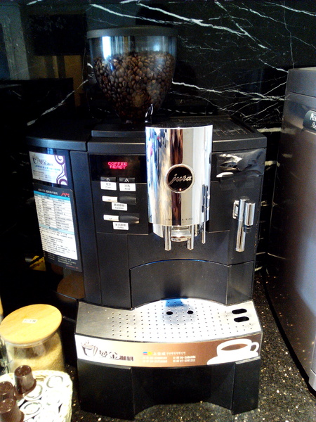 天心岩蔬食餐廳：☆口碑券No.6☆【南區】天心岩蔬食餐廳。多元、健康、美味，連葷食者也讚不絕口的素食吃到飽餐廳