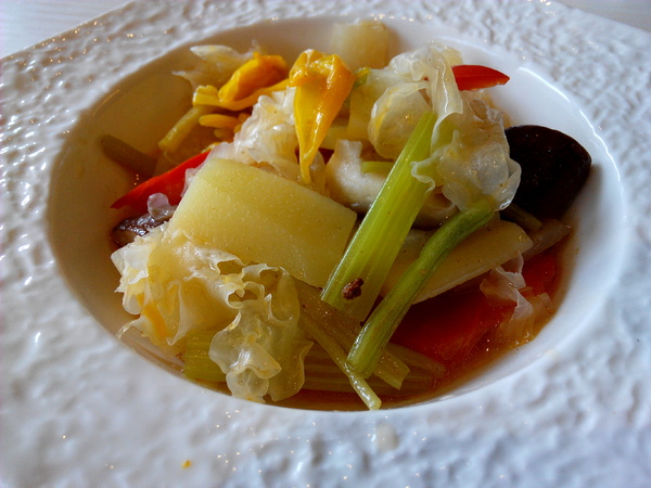 天心岩蔬食餐廳：☆口碑券No.6☆【南區】天心岩蔬食餐廳。多元、健康、美味，連葷食者也讚不絕口的素食吃到飽餐廳