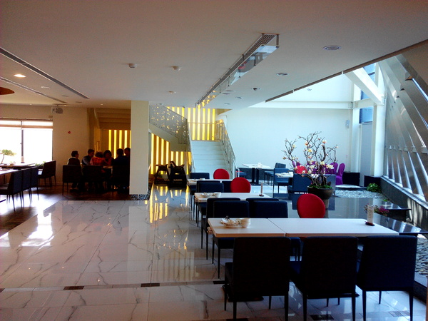 天心岩蔬食餐廳：☆口碑券No.6☆【南區】天心岩蔬食餐廳。多元、健康、美味，連葷食者也讚不絕口的素食吃到飽餐廳