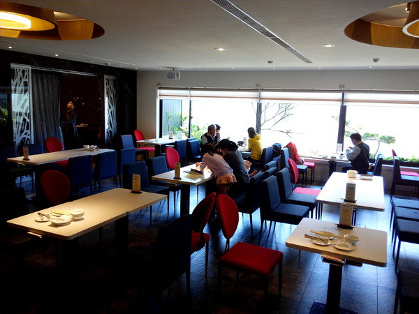 天心岩蔬食餐廳：☆口碑券No.6☆【南區】天心岩蔬食餐廳。多元、健康、美味，連葷食者也讚不絕口的素食吃到飽餐廳