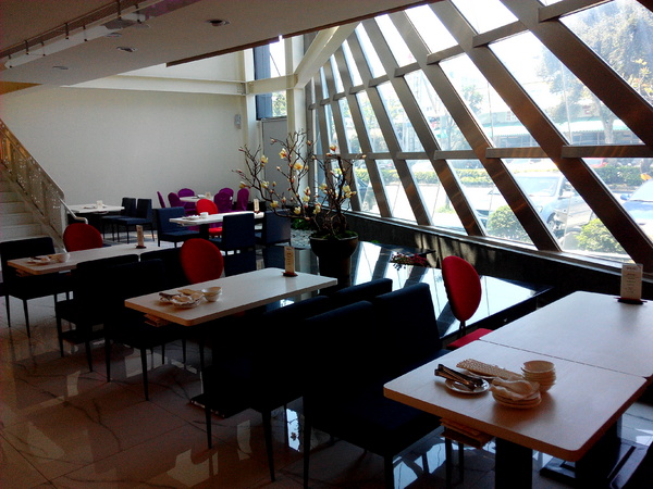 天心岩蔬食餐廳：☆口碑券No.6☆【南區】天心岩蔬食餐廳。多元、健康、美味，連葷食者也讚不絕口的素食吃到飽餐廳