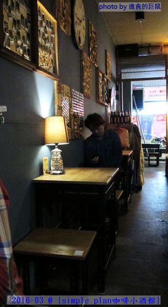 Simple plan 咖啡小酒館：（台南。中西區美食）『Simple plan 咖啡小酒館』調酒＋咖啡，激盪出動人火花，創意醉人滋味。