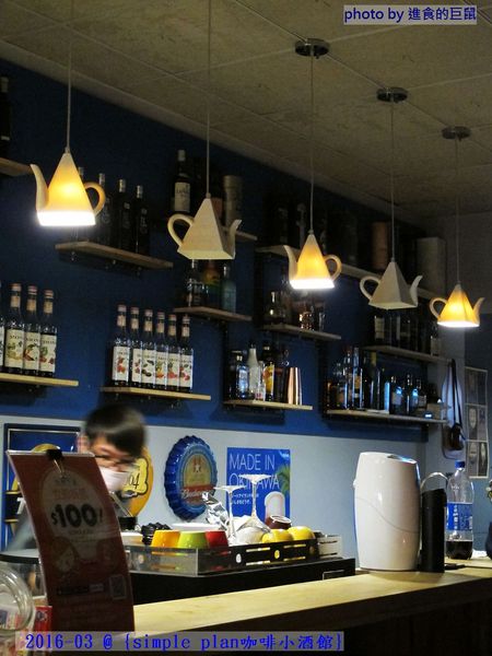 Simple plan 咖啡小酒館：（台南。中西區美食）『Simple plan 咖啡小酒館』調酒＋咖啡，激盪出動人火花，創意醉人滋味。