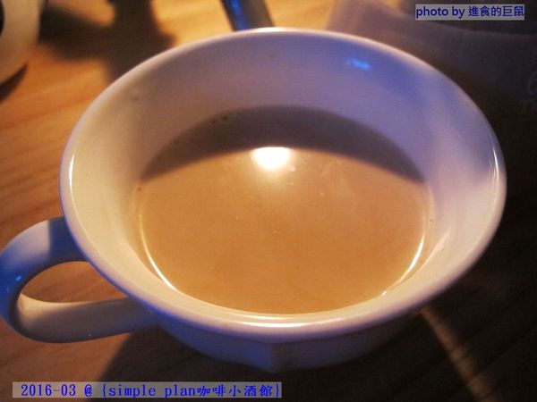 Simple plan 咖啡小酒館：（台南。中西區美食）『Simple plan 咖啡小酒館』調酒＋咖啡，激盪出動人火花，創意醉人滋味。