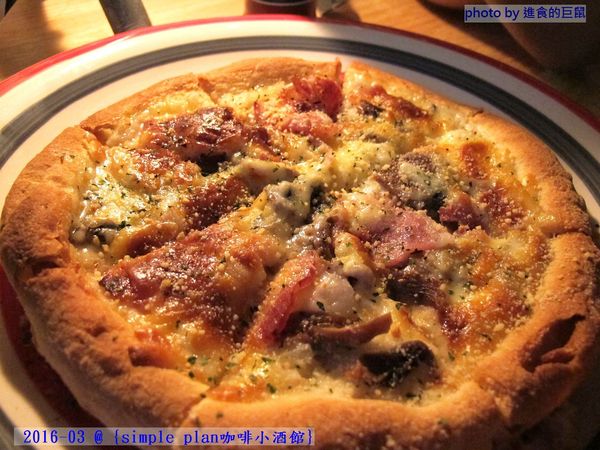 Simple plan 咖啡小酒館：（台南。中西區美食）『Simple plan 咖啡小酒館』調酒＋咖啡，激盪出動人火花，創意醉人滋味。